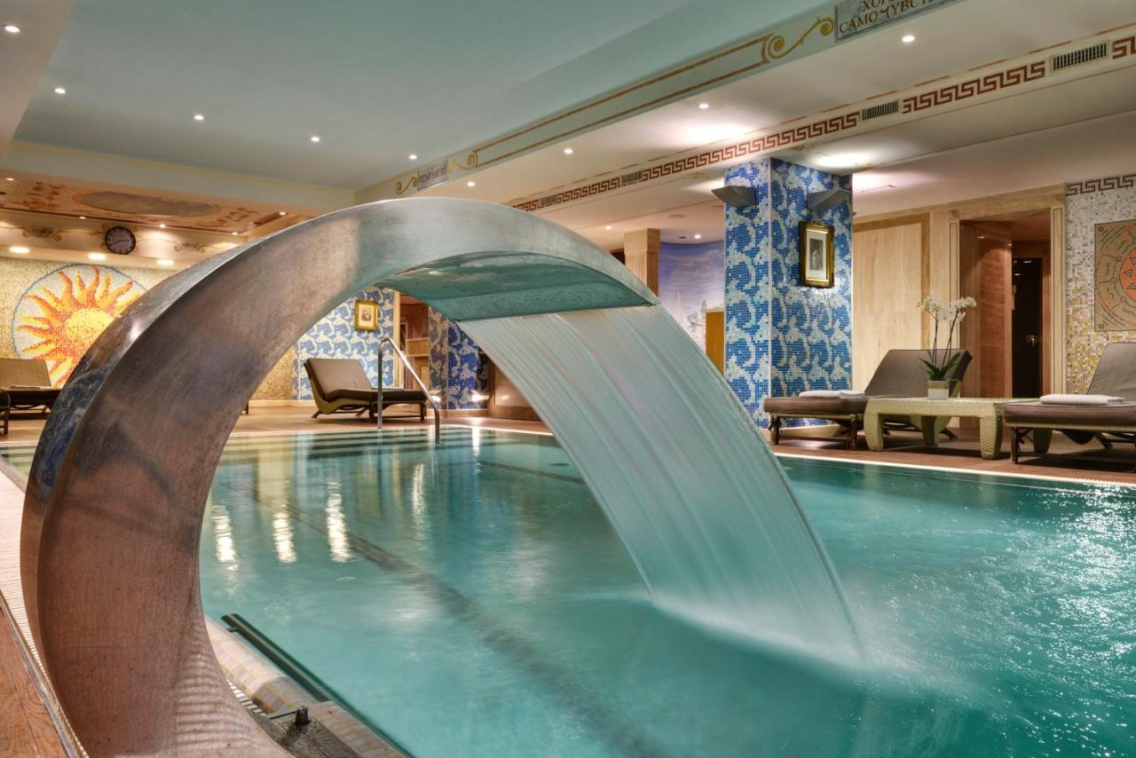 Swiss Diamond Hotel & Spa Morcote Esterno foto The pool at the hotel