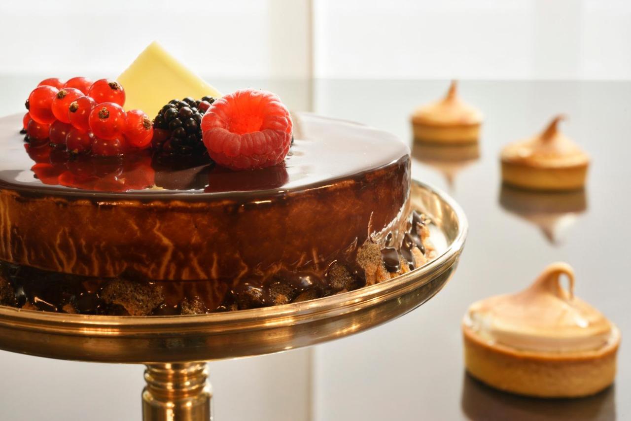 Swiss Diamond Hotel & Spa Morcote Esterno foto A cake