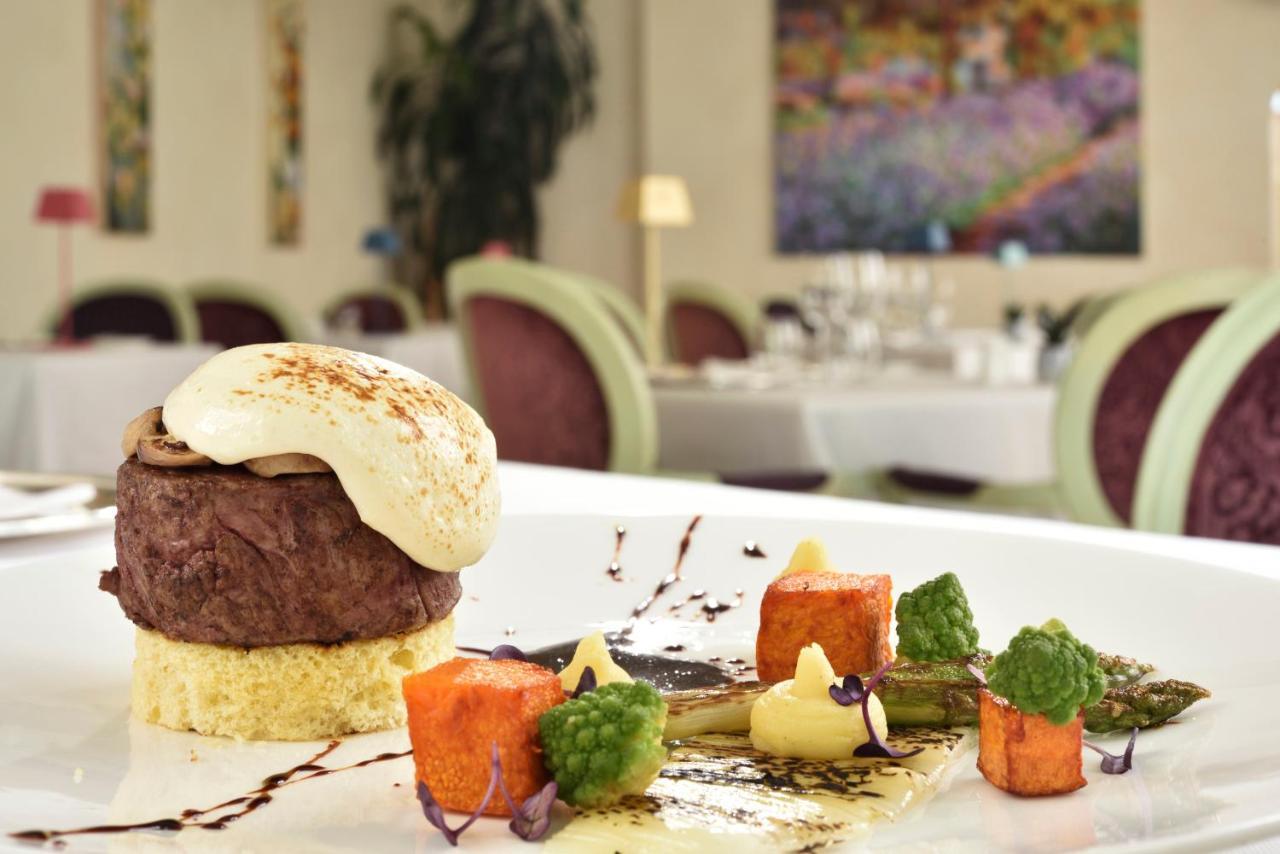 Swiss Diamond Hotel & Spa Morcote Esterno foto A chocolate dessert