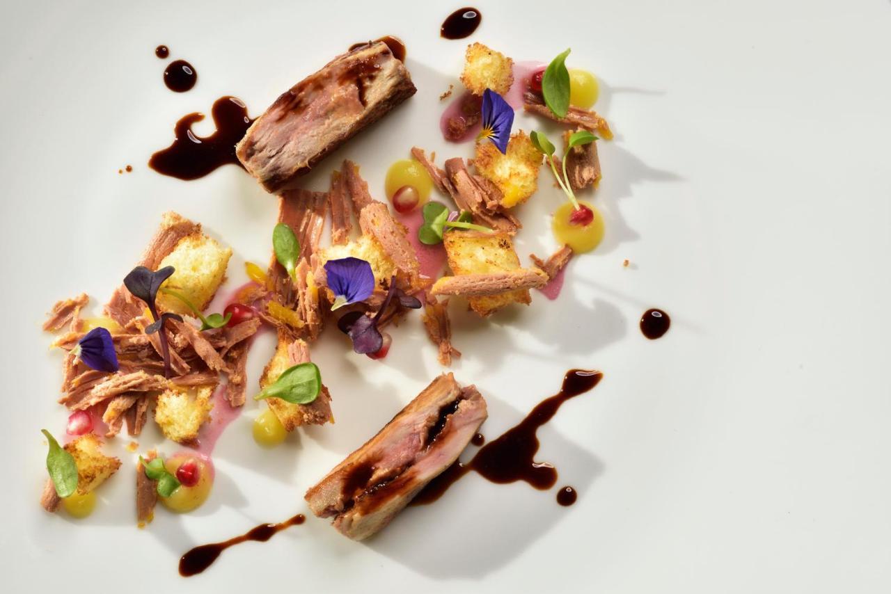 Swiss Diamond Hotel & Spa Morcote Esterno foto A duck dish