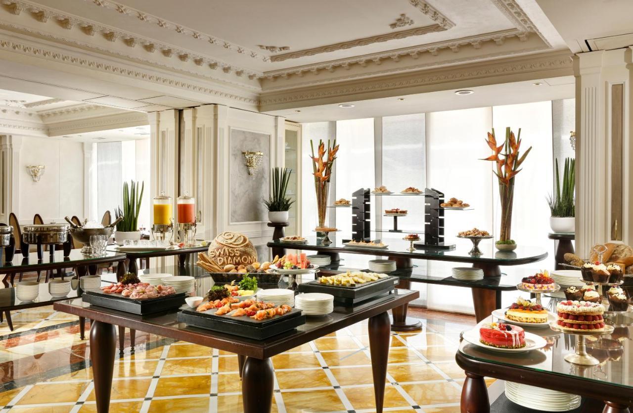 Swiss Diamond Hotel & Spa Morcote Esterno foto A buffet at a hotel